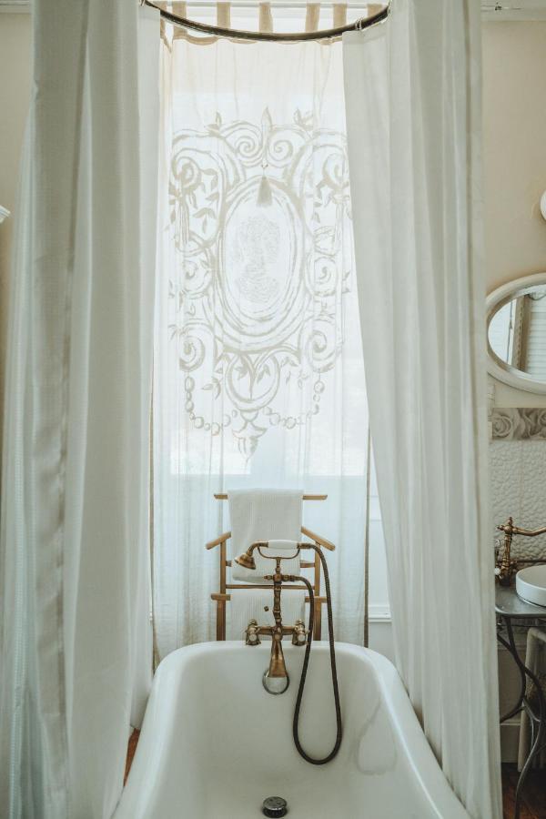 Chateau Du Guerinet Saint-Priest-Bramefant Zimmer foto