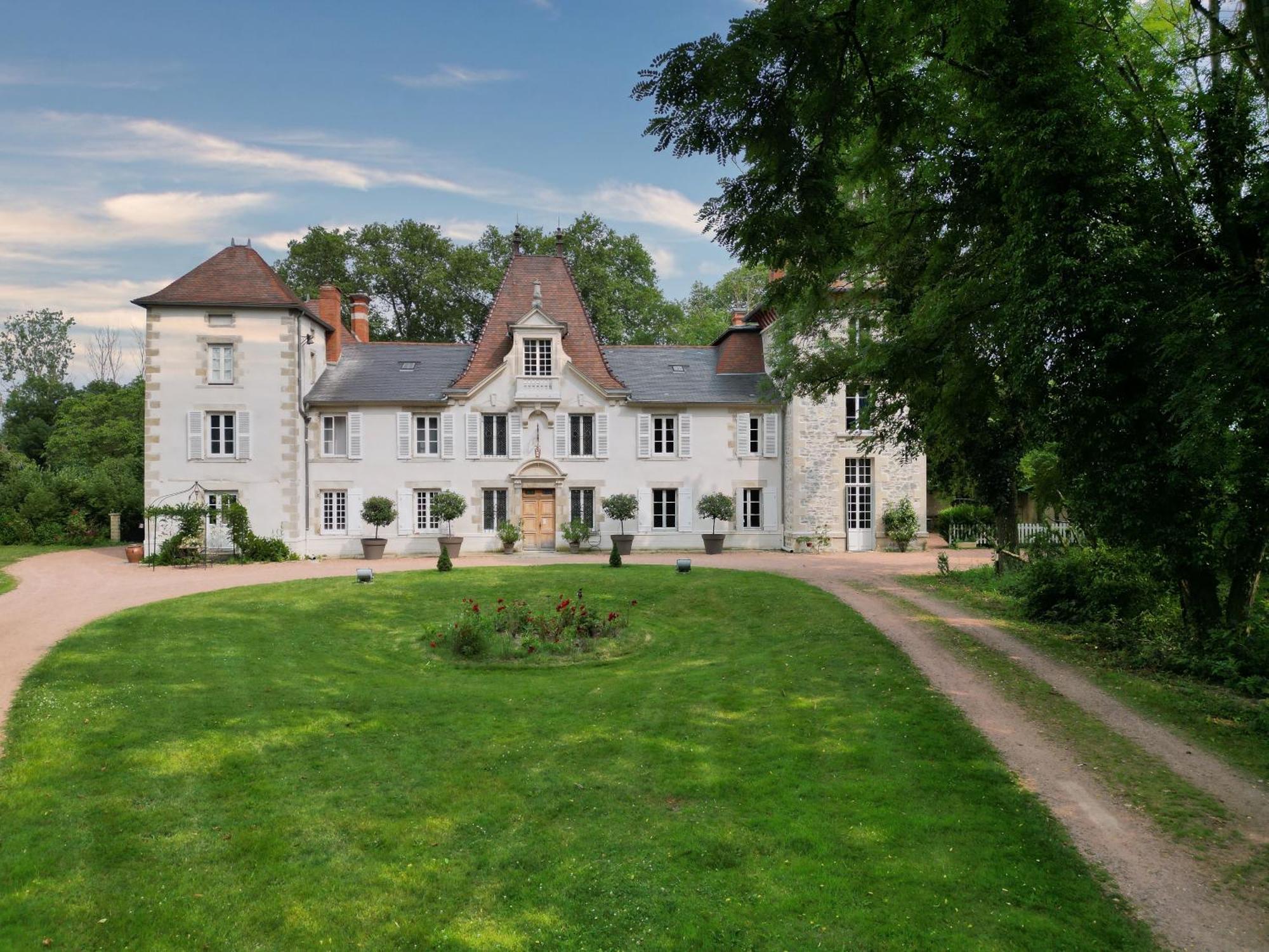 Chateau Du Guerinet Saint-Priest-Bramefant Exterior foto